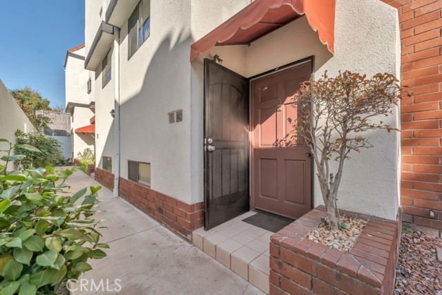 Detail Gallery Image 3 of 29 For 827 E Maple St #3,  Glendale,  CA 91205 - 3 Beds | 2/1 Baths