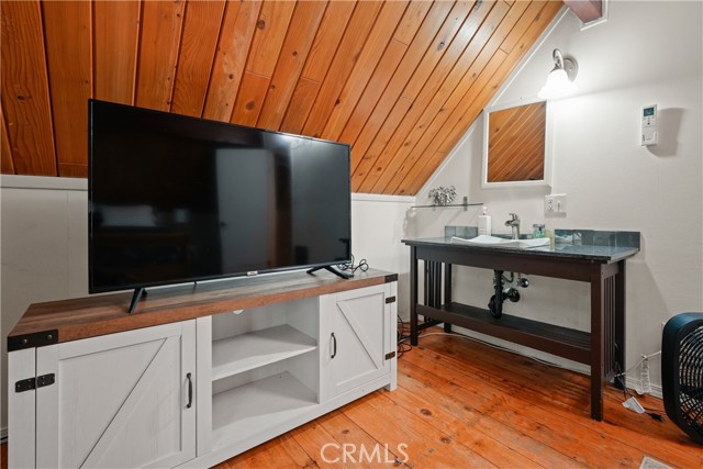 Detail Gallery Image 32 of 45 For 43032 Sunset Dr, Big Bear Lake,  CA 92315 - 3 Beds | 3 Baths