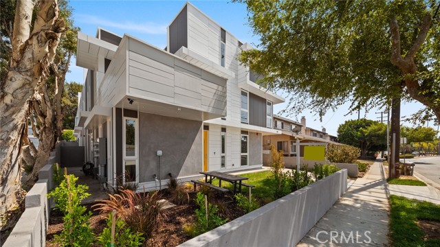 2306 Aviation Boulevard, Redondo Beach, California 90278, 4 Bedrooms Bedrooms, ,5 BathroomsBathrooms,Residential,Sold,Aviation,PV21199795