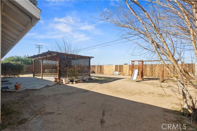 Detail Gallery Image 5 of 22 For 8849 Glade Avenue, California City,  CA 93505 - 3 Beds | 2 Baths