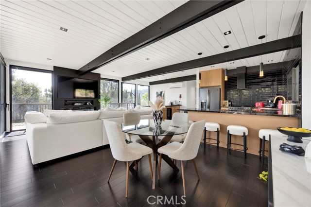 Detail Gallery Image 4 of 44 For 4009 Weslin Ave, Sherman Oaks,  CA 91423 - 3 Beds | 3 Baths