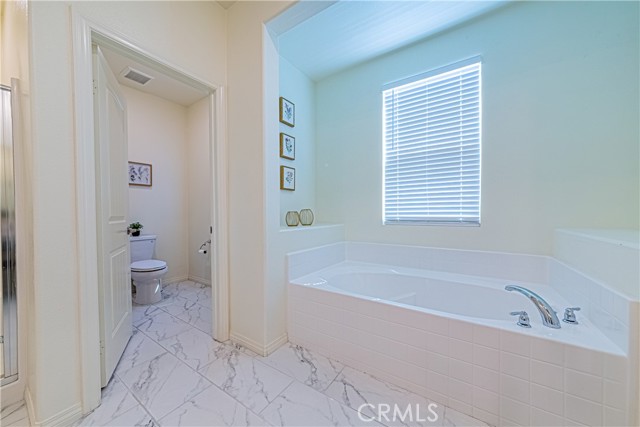 4040 S Bowery Place, Ontario CA: https://media.crmls.org/medias/41d32118-a077-4c0b-886e-264be4e7a359.jpg