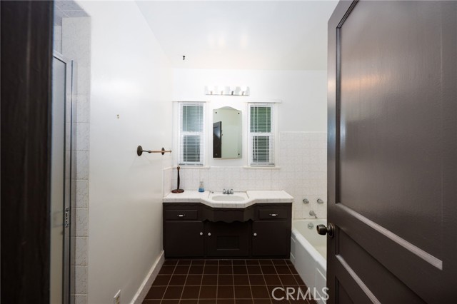 22226 Devonshire Street, Chatsworth CA: https://media.crmls.org/medias/41d3c0a8-dbaa-4f2b-a135-8e7f2445f7d6.jpg