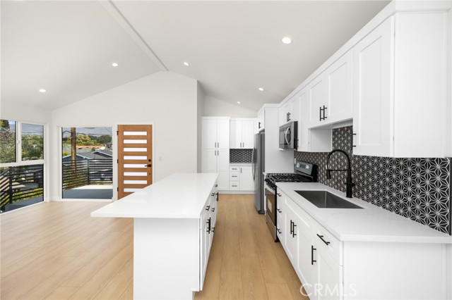 914 N Catalina Street, Burbank CA: https://media.crmls.org/medias/41d4b9ef-9015-4983-8df4-d2eb94890f13.jpg