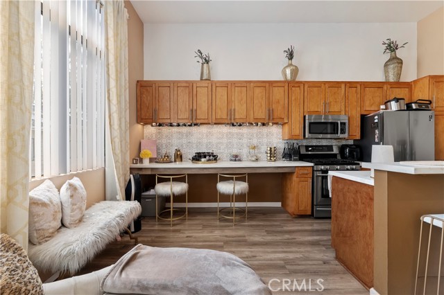 Detail Gallery Image 10 of 31 For 4652 Don Lorenzo #B,  Los Angeles,  CA 90008 - 3 Beds | 3 Baths