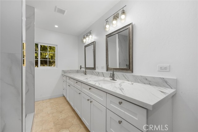 Detail Gallery Image 30 of 52 For 1800 Country Club Dr, Bakersfield,  CA 93306 - 5 Beds | 3 Baths