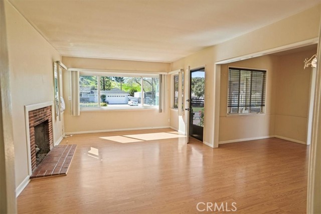 Detail Gallery Image 4 of 28 For 22573 Arriba Dr, Saugus,  CA 91350 - 4 Beds | 2 Baths