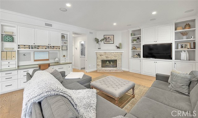 Detail Gallery Image 13 of 30 For 32 Hillsdale, Irvine,  CA 92602 - 4 Beds | 2/1 Baths