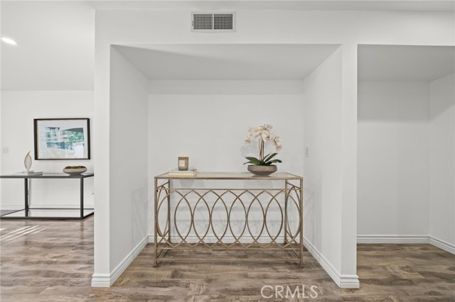 Detail Gallery Image 12 of 45 For 5017 Cartwright #3,  North Hollywood,  CA 91601 - 4 Beds | 2/1 Baths