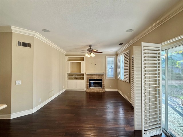 Detail Gallery Image 7 of 25 For 1354 Williamsburg Ln, Corona,  CA 92882 - 4 Beds | 3 Baths