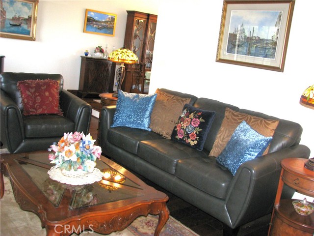 Detail Gallery Image 4 of 72 For 10451 Ormond St, Shadow Hills,  CA 91040 - 3 Beds | 2/1 Baths