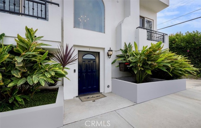 Detail Gallery Image 3 of 44 For 5027 Colfax #1,  North Hollywood,  CA 91601 - 3 Beds | 2/1 Baths