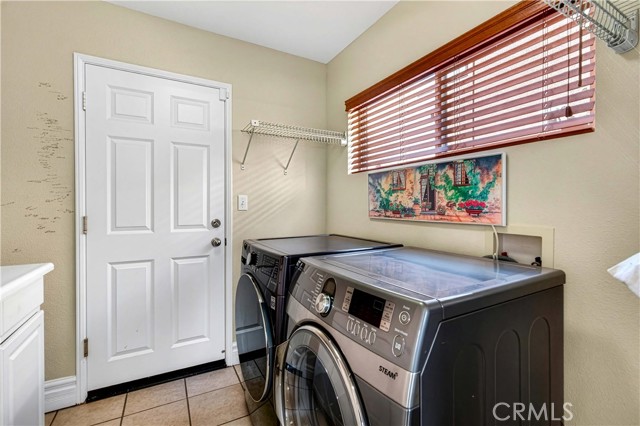 Detail Gallery Image 9 of 29 For 21803 Delany Ln, Canoga Park,  CA 91304 - 3 Beds | 3 Baths