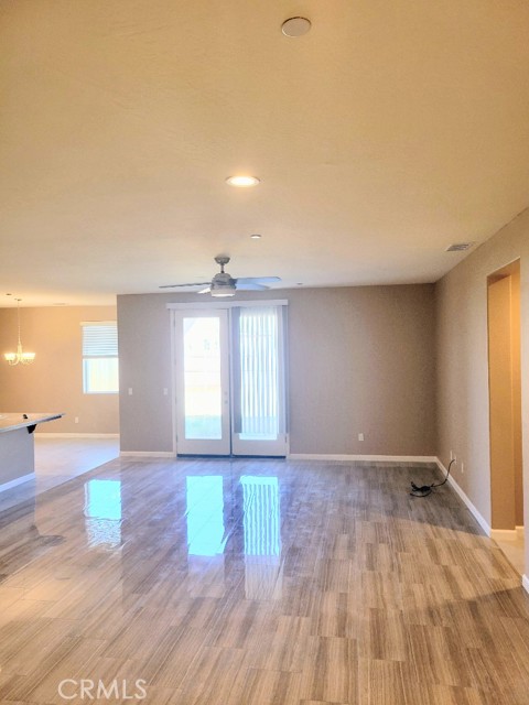 Detail Gallery Image 3 of 17 For 3414 N Oakwood St, Visalia,  CA 93291 - 3 Beds | 2 Baths