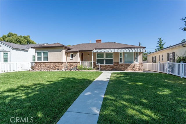 2219 W Clark Avenue, Burbank CA: https://media.crmls.org/medias/41d919ae-6c0f-4786-8756-fc2bb6b1bbc6.jpg
