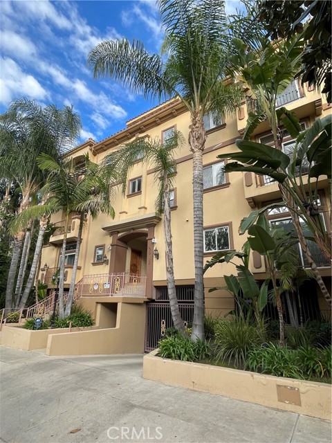 Detail Gallery Image 2 of 50 For 4612 Vista Del Monte Ave #6,  Sherman Oaks,  CA 91403 - 3 Beds | 3 Baths