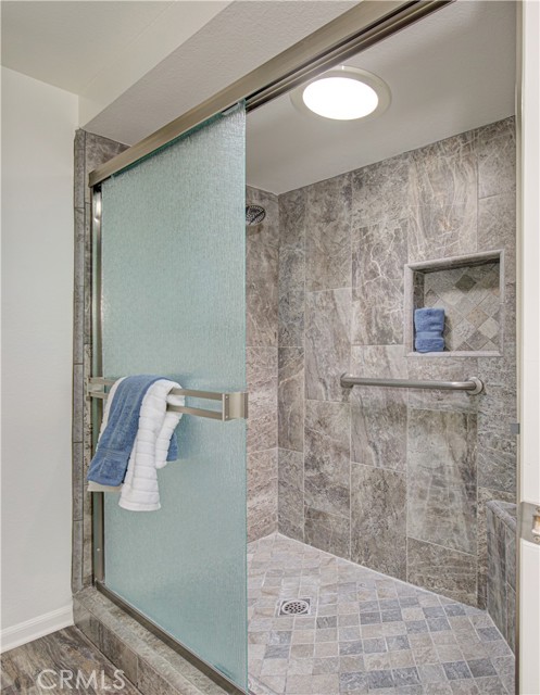 2164 Via Mariposa E, Laguna Woods CA: https://media.crmls.org/medias/41d96c7e-a161-4e6e-a3e5-cfca2ea552cd.jpg