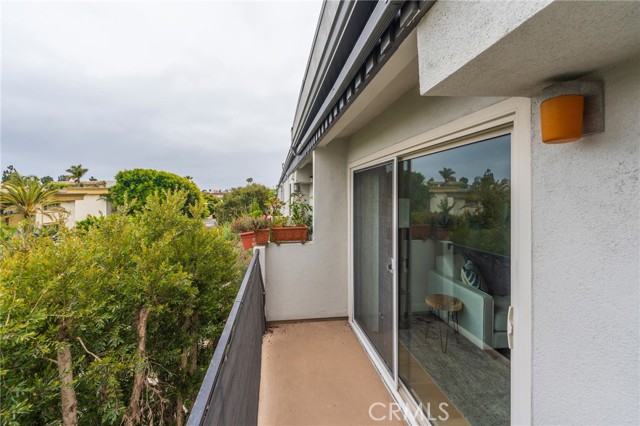 1 Bed Home for Sale in Playa del Rey, California