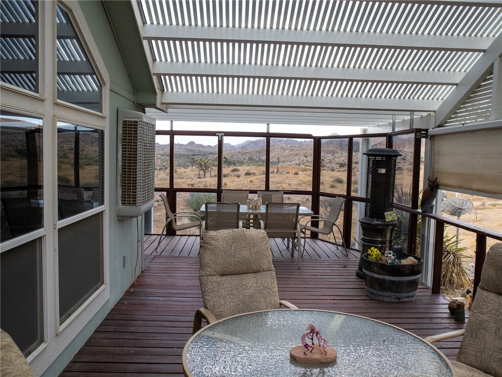 https://media.crmls.org/medias/41daaf4b-cc18-4ec4-a22a-fddc0d112c4f.jpg?preset=X-Large