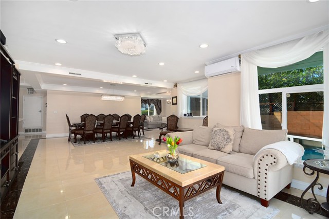 Detail Gallery Image 18 of 42 For 6508 Moorcroft Ave, Woodland Hills,  CA 91303 - 5 Beds | 3/1 Baths