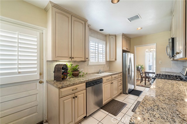 Detail Gallery Image 12 of 41 For 6845 Glacier Dr, Riverside,  CA 92506 - 3 Beds | 1/1 Baths