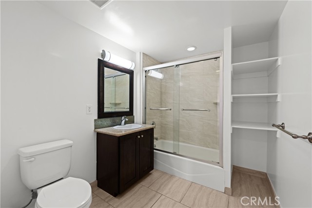 5633 Carlton Way, Hollywood CA: https://media.crmls.org/medias/41db0d45-4c6f-4f81-bf50-1e7155eff78c.jpg