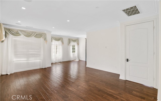 26 Woods Trail, Irvine CA: https://media.crmls.org/medias/41db7b8d-ae0a-473d-b667-a0040305fa56.jpg