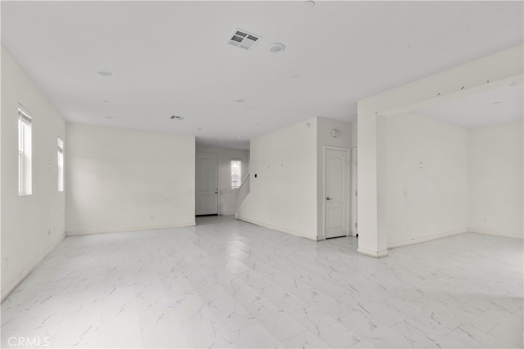 https://media.crmls.org/medias/41dbd0f9-d8c3-482f-b758-5a3fb403642c.jpg?preset=X-Large