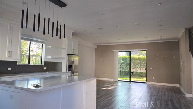 Detail Gallery Image 9 of 24 For 8238 Sharuzi Ln, Northridge,  CA 91325 - 4 Beds | 3 Baths