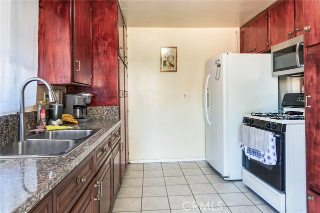 Detail Gallery Image 9 of 29 For 563 E Franklin Ave, Pomona,  CA 91766 - 4 Beds | 3 Baths