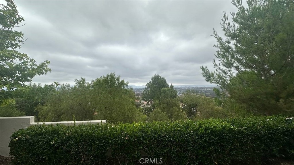 https://media.crmls.org/medias/41dc7c6b-3f2c-4c16-8b58-1092fed00048.jpg?preset=X-Large