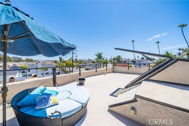 708 Main Street, Huntington Beach CA: https://media.crmls.org/medias/41dcfa8b-8591-4332-b60e-49154ac4f608.jpg