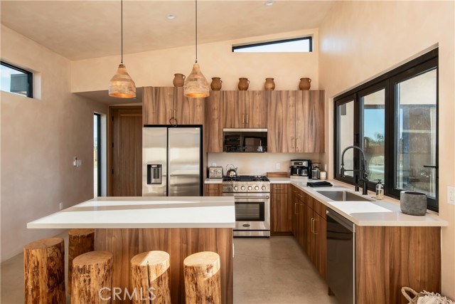 Detail Gallery Image 3 of 63 For 58849 Terra Vista Dr, Yucca Valley,  CA 92284 - 5 Beds | 4 Baths