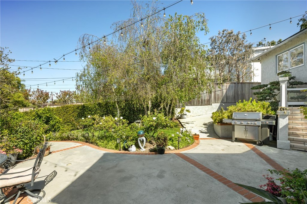 https://media.crmls.org/medias/41debb6a-da5c-4b55-b0e2-d6c69418f2eb.jpg?preset=X-Large