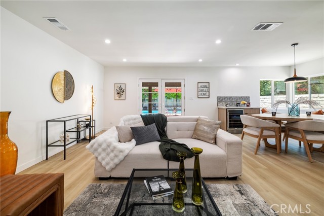 10217 Lemona Avenue, Mission Hills (San Fernando) CA: https://media.crmls.org/medias/41df1b00-33bf-4006-891f-1e41c0e5e580.jpg