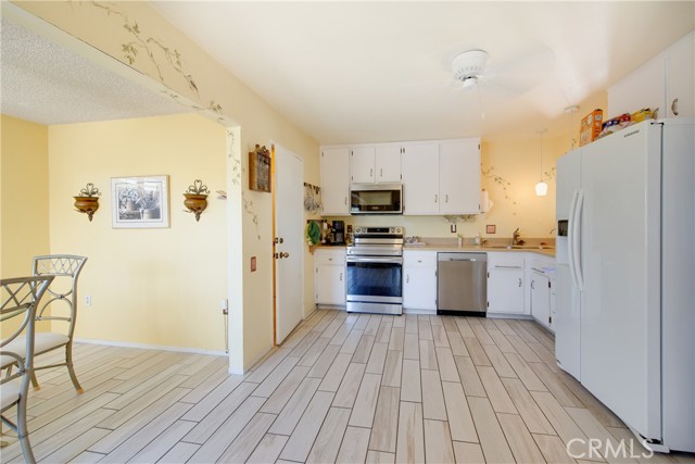 Detail Gallery Image 6 of 42 For 26461 Chambers Ave, Menifee,  CA 92586 - 2 Beds | 2 Baths