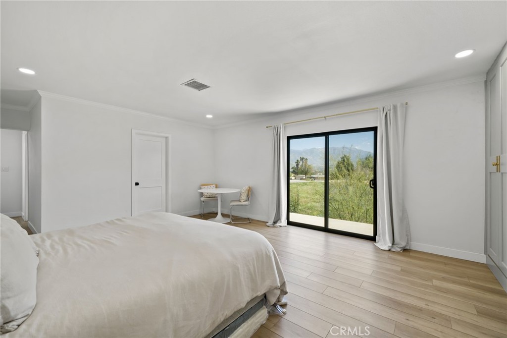 https://media.crmls.org/medias/41e0d4e8-0125-4d23-848c-513a12cd28a9.jpg?preset=X-Large