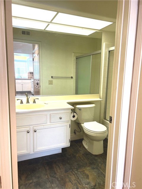 87 Pamplona, Aliso Viejo CA: https://media.crmls.org/medias/41e18052-faac-4427-9c80-037d2e1d90e0.jpg