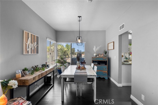 Detail Gallery Image 9 of 45 For 22565 Pecan Pl, Saugus,  CA 91390 - 4 Beds | 2/1 Baths