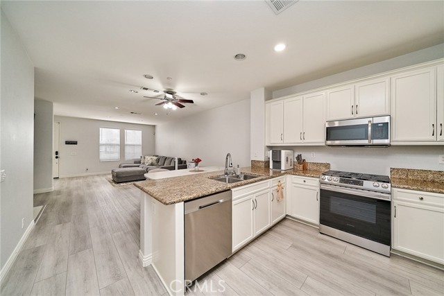 Detail Gallery Image 7 of 38 For 12573 Montaivo, Corona,  CA 91752 - 3 Beds | 2/1 Baths