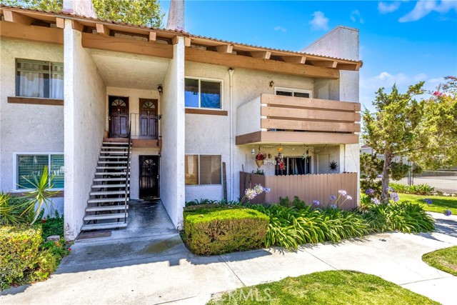 17562 Vandenberg Lane, Tustin CA: https://media.crmls.org/medias/41e2ac21-9e89-4081-b772-35f114bca44d.jpg