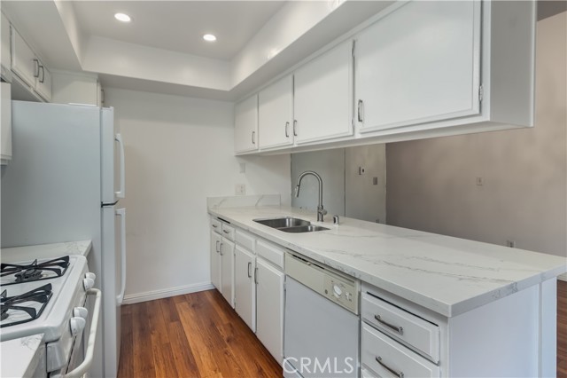 Detail Gallery Image 4 of 16 For 1303 2700 Cahuenga Blvd  East, Los Angeles,  CA 90068 - 1 Beds | 1 Baths