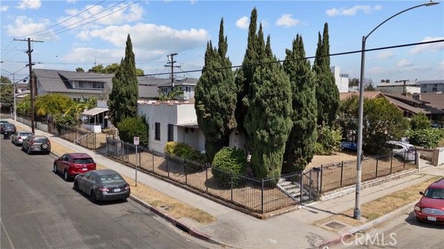 201 N Carondelet Street, Los Angeles CA: https://media.crmls.org/medias/41e38133-469a-401a-8055-8dc7a9639139.jpg