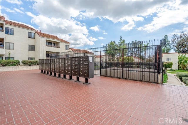 600 W 3rd Street, Santa Ana CA: https://media.crmls.org/medias/41e3bf51-6379-4d5b-8d42-8031aa6b87ae.jpg
