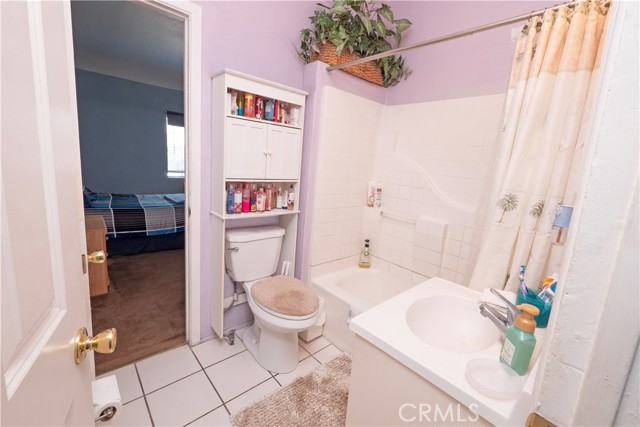 1203 E 33rd Street, Los Angeles CA: https://media.crmls.org/medias/41e3c484-1b26-4430-a3ef-aff58434c76c.jpg