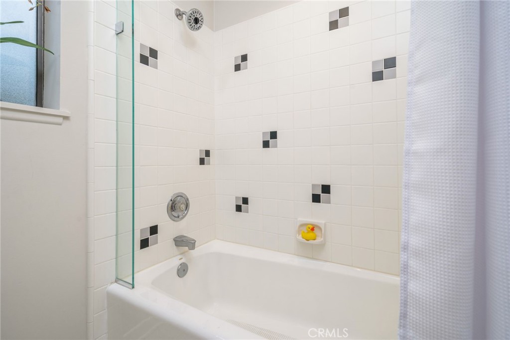 https://media.crmls.org/medias/41e44bc7-e750-41f4-aa5e-d7583687ffde.jpg?preset=X-Large
