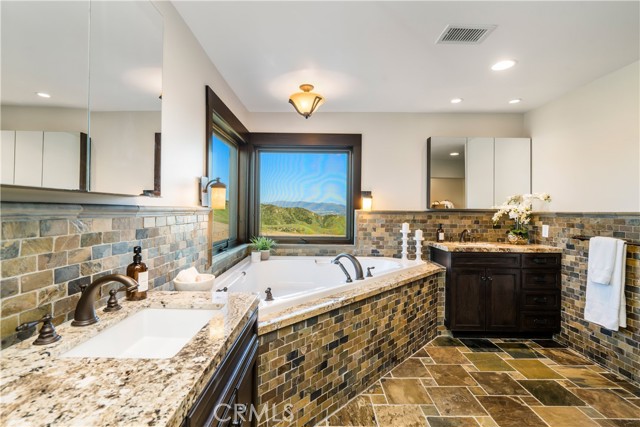 Detail Gallery Image 34 of 65 For 29732 Arroyo Oak Ln, Castaic,  CA 91384 - 5 Beds | 5 Baths