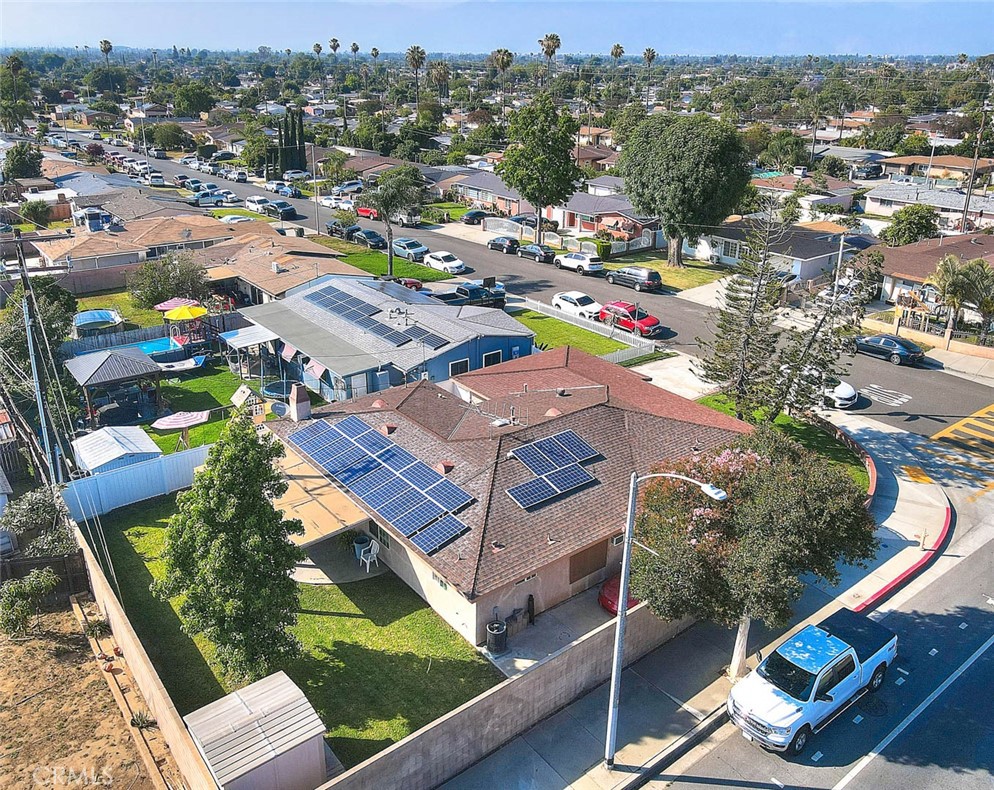 https://media.crmls.org/medias/41e5b115-5788-4d52-a23c-bc004623132c.jpg?preset=X-Large