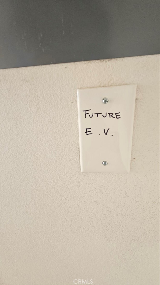 https://media.crmls.org/medias/41e5d48d-83b6-4ebf-b0ea-3ac9790a9fcc.jpg?preset=X-Large