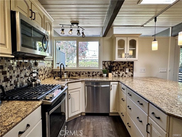 Detail Gallery Image 9 of 25 For 214 Del Gado Rd, San Clemente,  CA 92672 - 2 Beds | 1/1 Baths